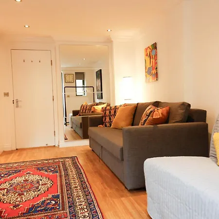 아파트 New Luxury In Location Next To Shops, Cafes, Bars & Metro *