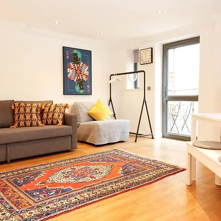 아파트 New Luxury In Location Next To Shops, Cafes, Bars & Metro