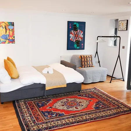 New Luxury In Location Next To Shops, Cafes, Bars & Metro * 런던