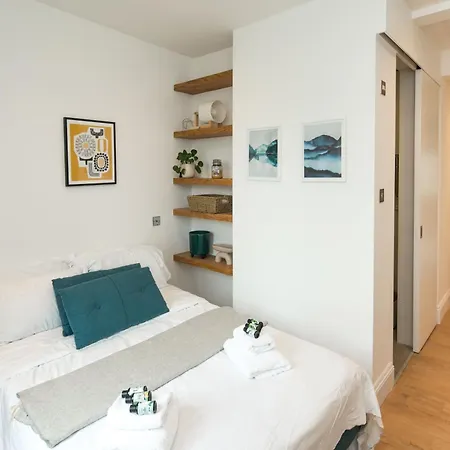 Stunning 2 Bed In Nothing Hill Apartment London