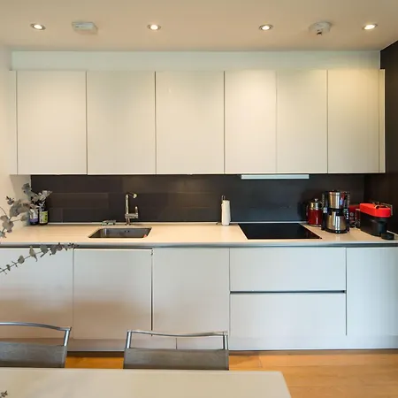 Stunning 2 Bed In Nothing Hill Apartment