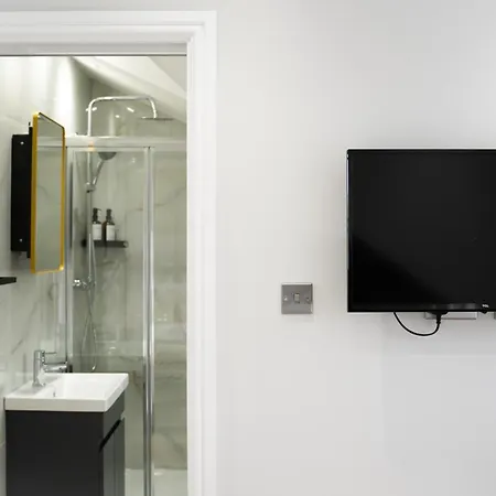 Oakleigh House, 3 Bedroom, Free Parking East Barnet