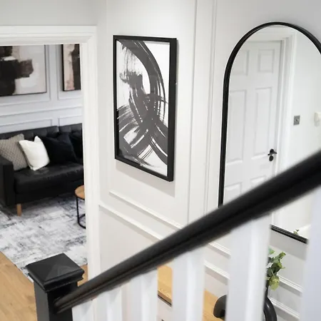 Oakleigh House, 3 Bedroom, Free Parking Apartment East Barnet