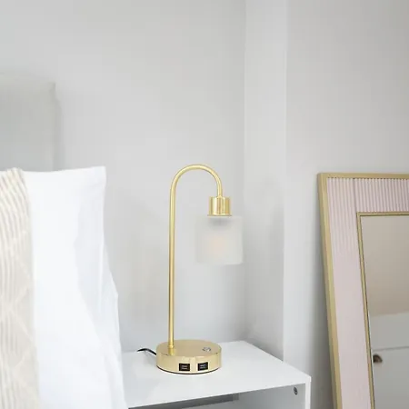 Oakleigh House, 3 Bedroom, Free Parking Apartment East Barnet