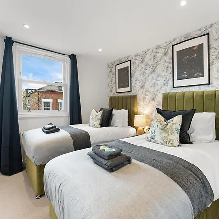 Apartment Peaceful Retreat With Balcony - Sleeps 9