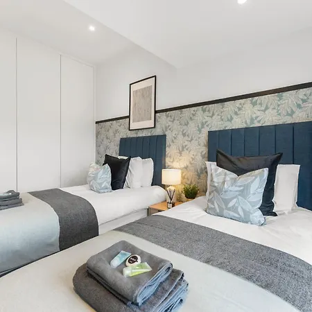 Peaceful Retreat With Balcony - Sleeps 9
