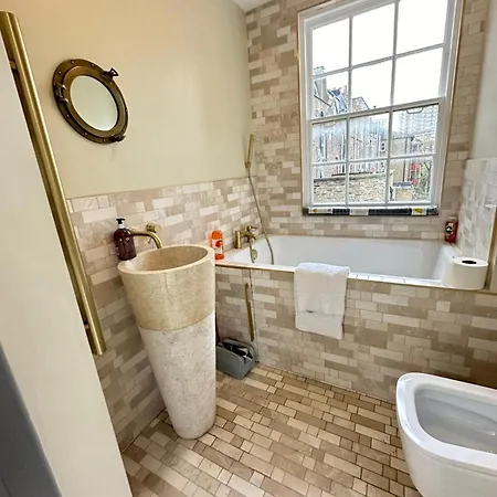 Nice Flat Near Church Street