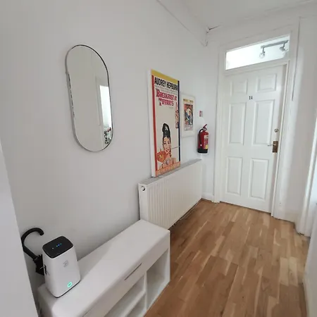 Kensington Secret Gem Apartment