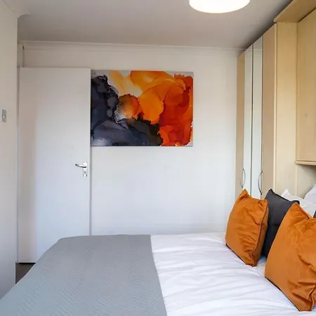 Holiday home Modern 3 Bedroom House In Finchley *