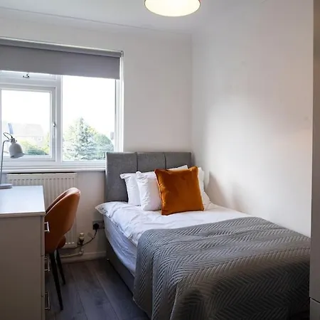 Modern 3 Bedroom House In Finchley Holiday home