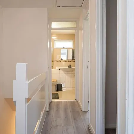 Modern 3 Bedroom House In Finchley *
