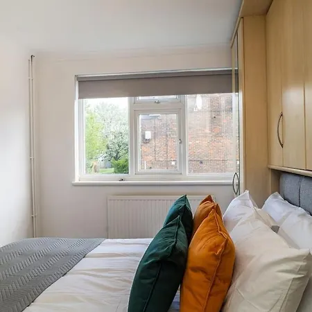Holiday home Modern 3 Bedroom House In Finchley *