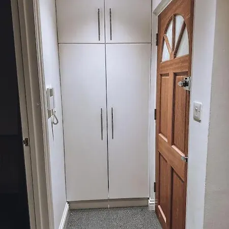 Modern 2 Bedroom Flat In Balham *
