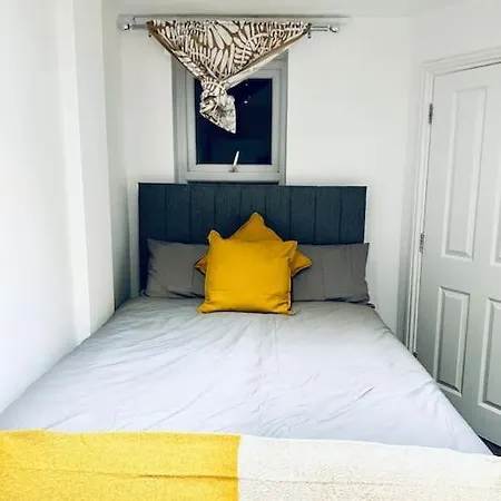 Modern 2 Bedroom Flat In Balham *