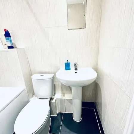 Modern 2 Bedroom Flat In Balham *