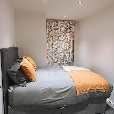 Modern 2 Bedroom Flat In Balham