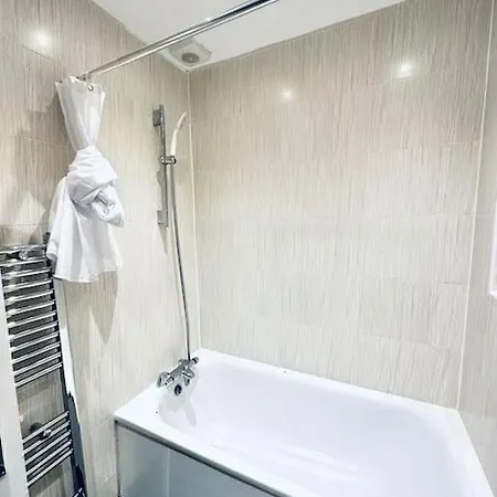 Modern 2 Bedroom Flat In Balham * Londra