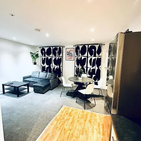 Modern 2 Bedroom Flat In Balham *