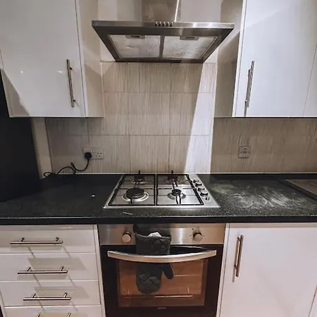 Modern 2 Bedroom Flat In Balham