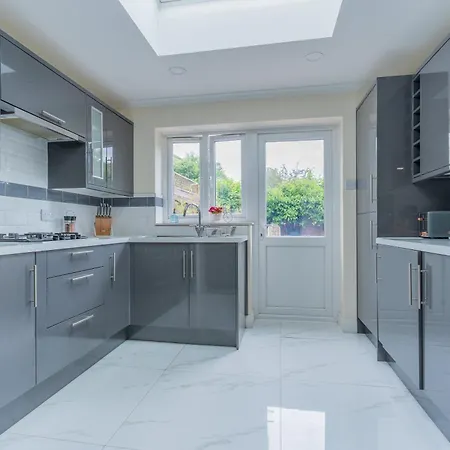 Hayes - Easy Links To Lhr And London Holiday home Northolt (Greater London)