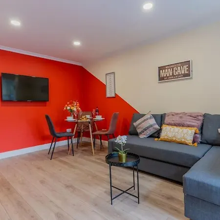 Hayes - Easy Links To Lhr And London Holiday home *