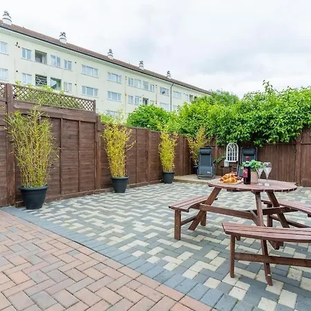 Holiday home Hayes - Easy Links To Lhr And London