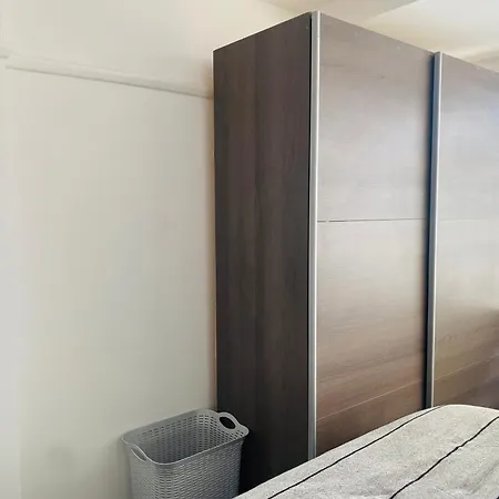 Inviting 4-bed House In Leeds Holiday home