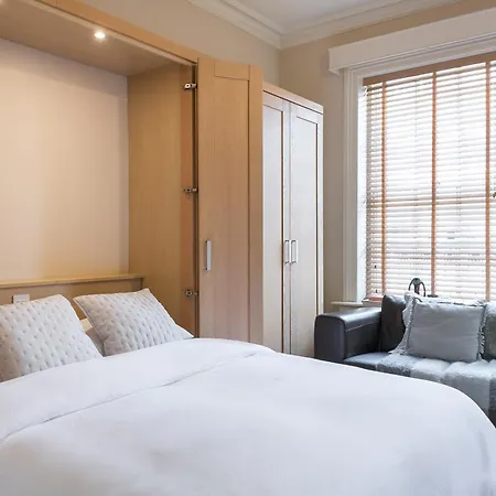 Small Sun Lit Studio Minutes From Kings Cross Station *