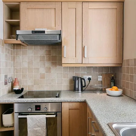 Small Sun Lit Studio Minutes From Kings Cross Station London