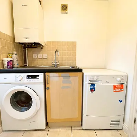 A Lovely Near Greenwich Homestay London