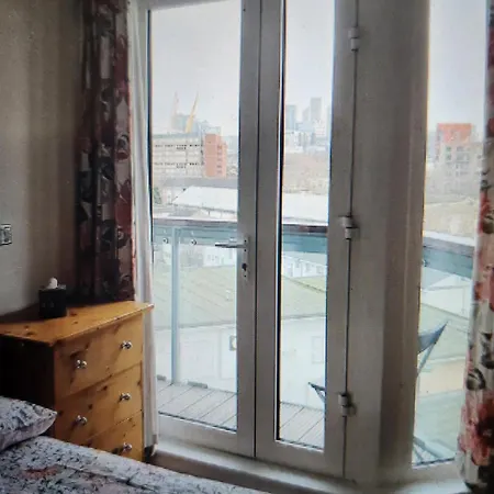 Luxurious Flat Overlooking Canay Wharf