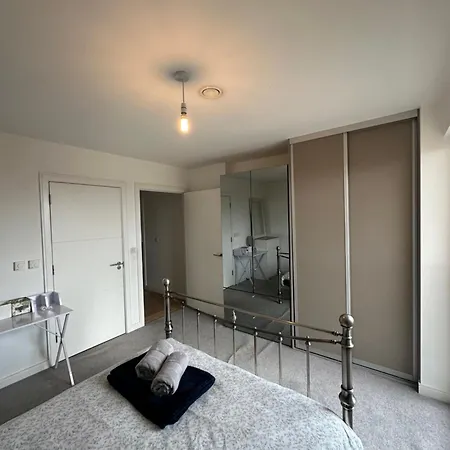 Luxury 3 Bedroom Flat In Stratford,
