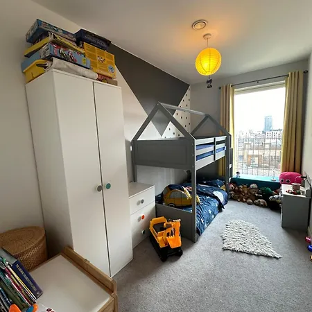 Apartment Luxury 3 Bedroom Flat In Stratford, London