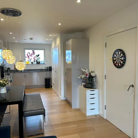 Luxury 3 Bedroom Flat In Stratford, * London