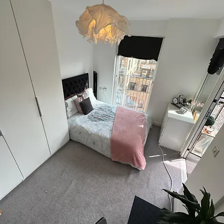 Luxury 3 Bedroom Flat In Stratford, * London