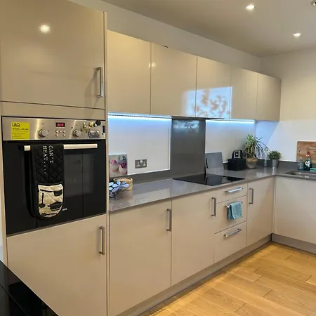 Apartment Luxury 3 Bedroom Flat In Stratford,