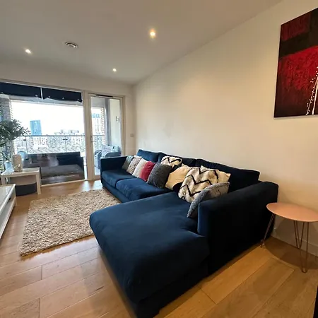 Luxury 3 Bedroom Flat In Stratford, Apartment