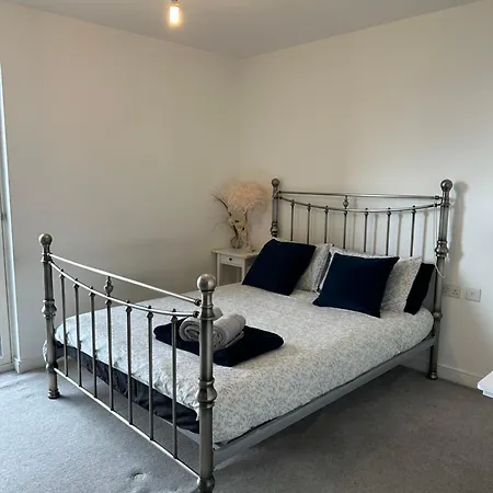Luxury 3 Bedroom Flat In Stratford,