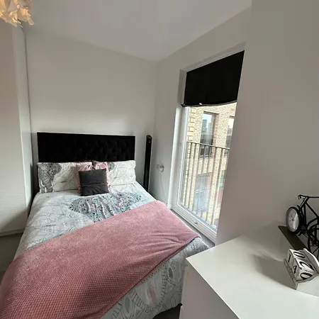 Luxury 3 Bedroom Flat In Stratford, * London
