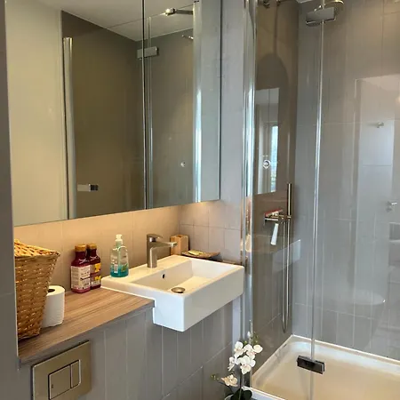 Luxury 3 Bedroom Flat In Stratford, Apartment