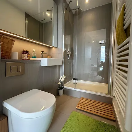 Luxury 3 Bedroom Flat In Stratford, *