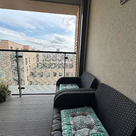 Luxury 3 Bedroom Flat In Stratford, London