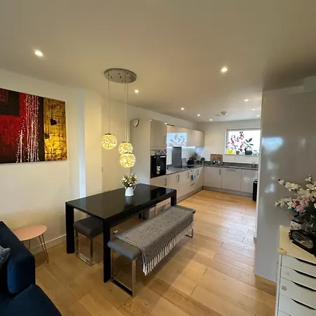 Luxury 3 Bedroom Flat In Stratford, * London