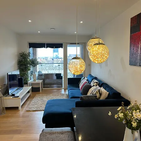 Luxury 3 Bedroom Flat In Stratford,