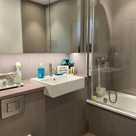 Apartment Luxury 3 Bedroom Flat In Stratford, London