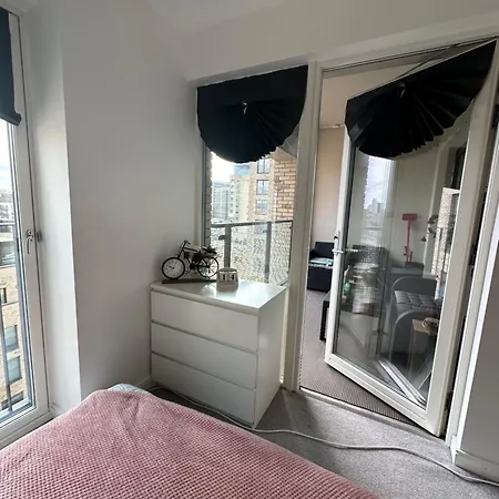 Luxury 3 Bedroom Flat In Stratford, * London
