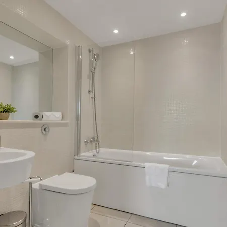 Mysquare Lanterns Way At Canary Wharf Apartment