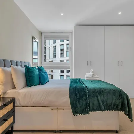 Mysquare Lanterns Way At Canary Wharf Apartment