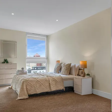 Apartment Mysquare Lanterns Way At Canary Wharf
