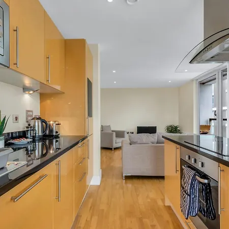Mysquare Lanterns Way At Canary Wharf Apartment London